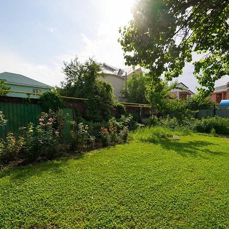 אלמטי Guest House On Maksimova 9 מראה חיצוני תמונה
