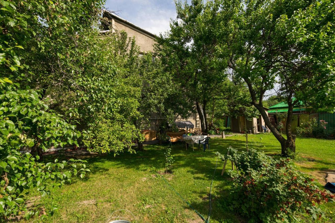אלמטי Guest House On Maksimova 9 מראה חיצוני תמונה