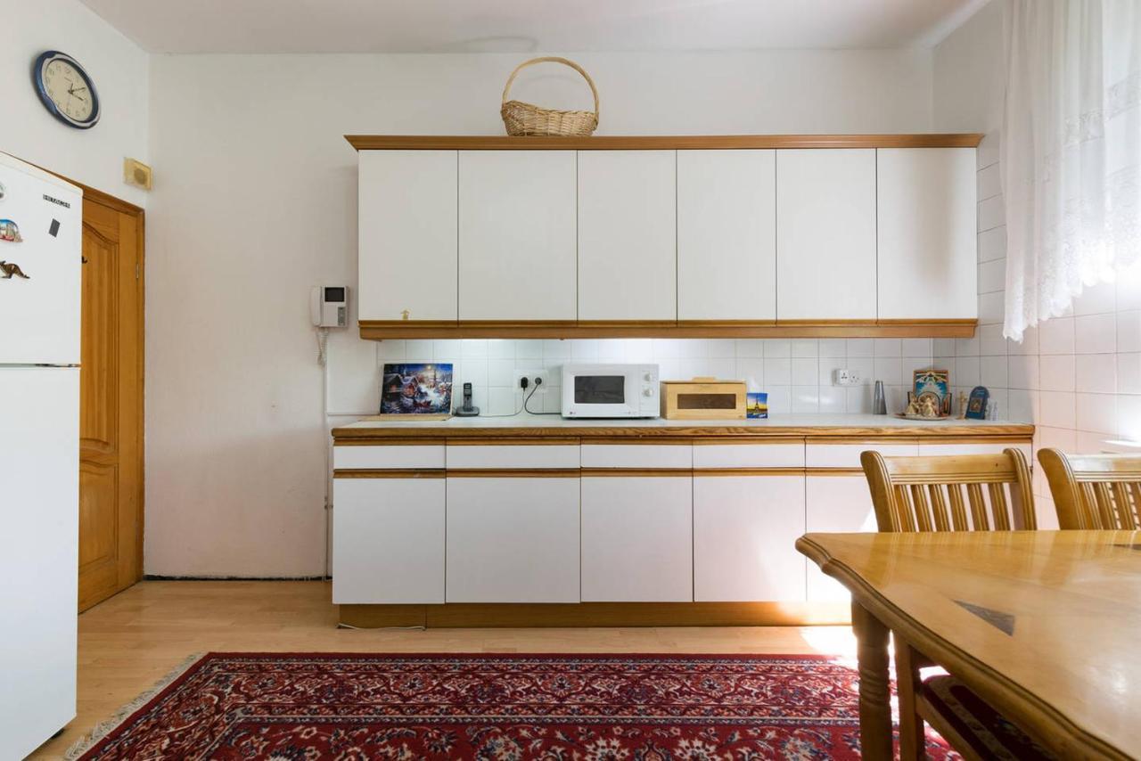 אלמטי Guest House On Maksimova 9 מראה חיצוני תמונה