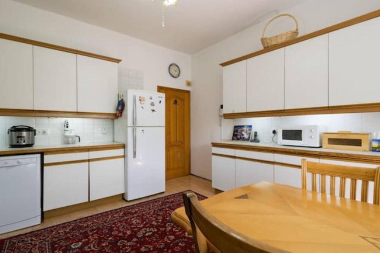 אלמטי Guest House On Maksimova 9 מראה חיצוני תמונה