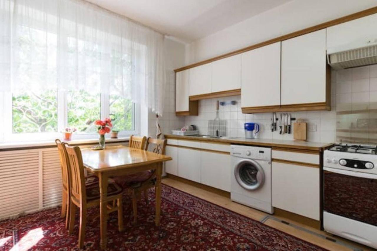 אלמטי Guest House On Maksimova 9 מראה חיצוני תמונה