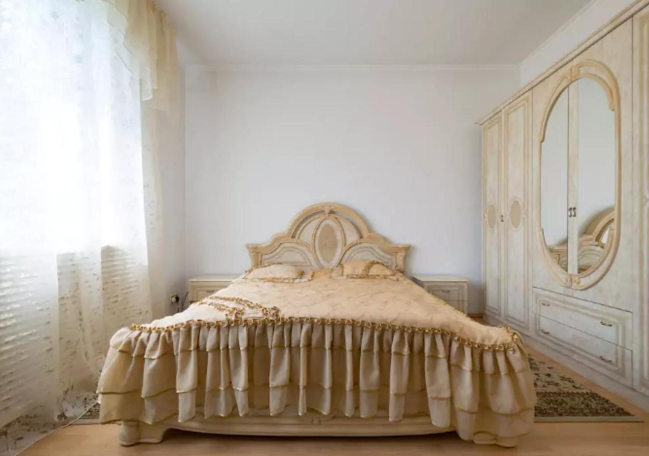 אלמטי Guest House On Maksimova 9 מראה חיצוני תמונה